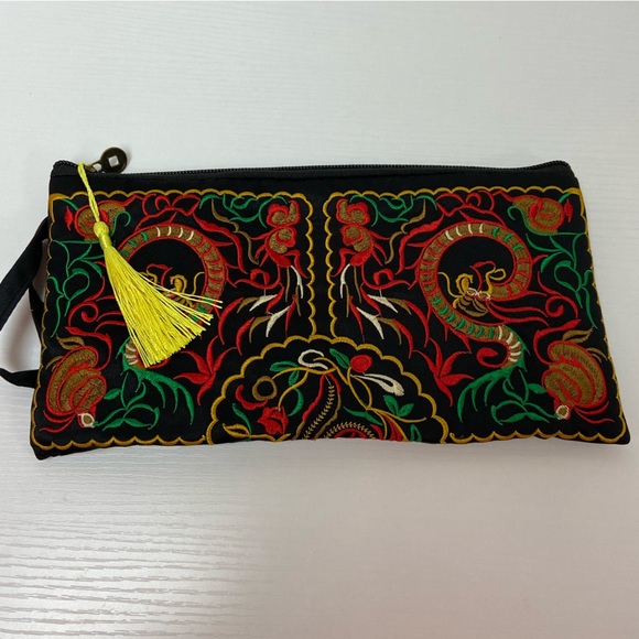 Embroidered Wristlet - New - Picture 3 of 5